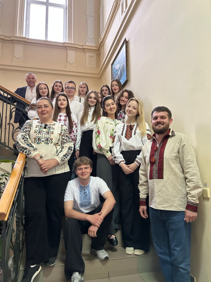 Студенти в вишиванках